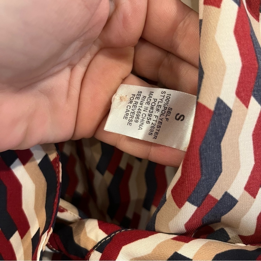 Dress Forum size small maroon and tan geometric wrap long sleeve top vneck - Picture 6 of 9